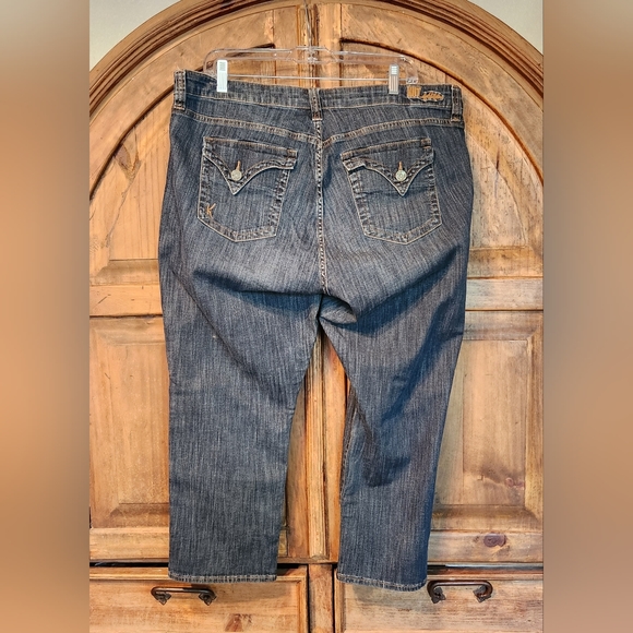 Kut from the Kloth crop jeans. - Picture 2 of 4